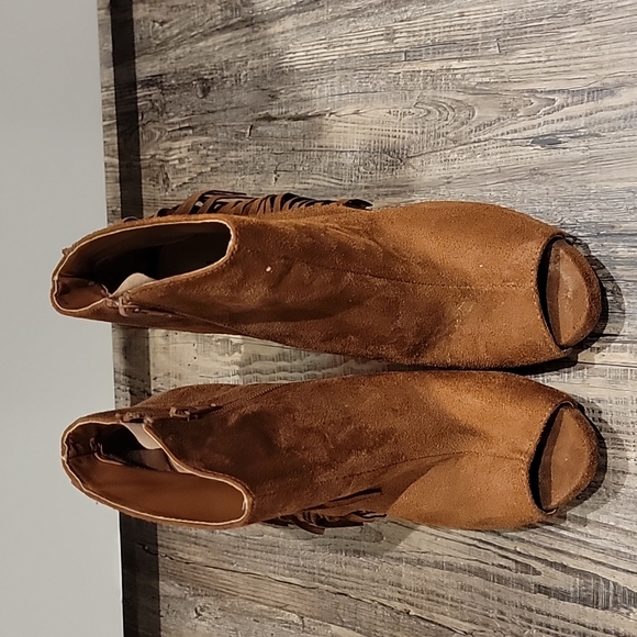 Brown faux suede bootie with fringe - Picture 4 of 7